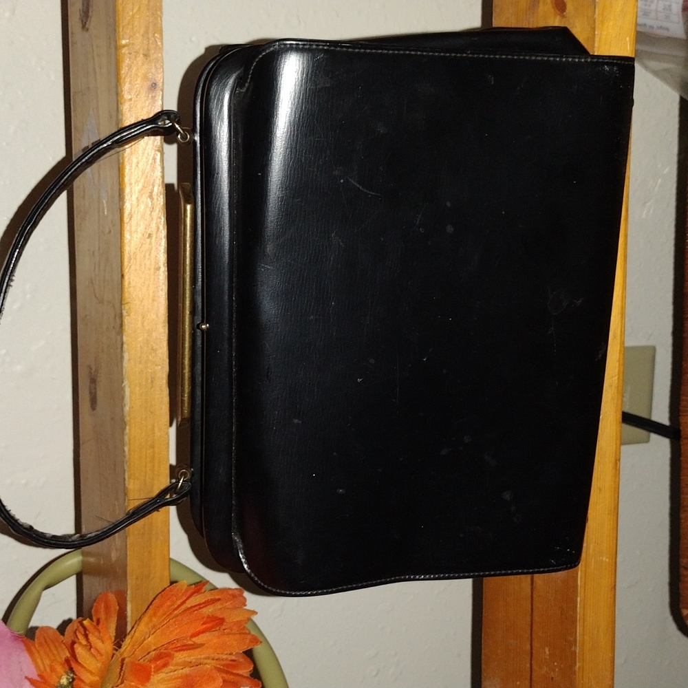 Pocket Book - Picture 3 of 4